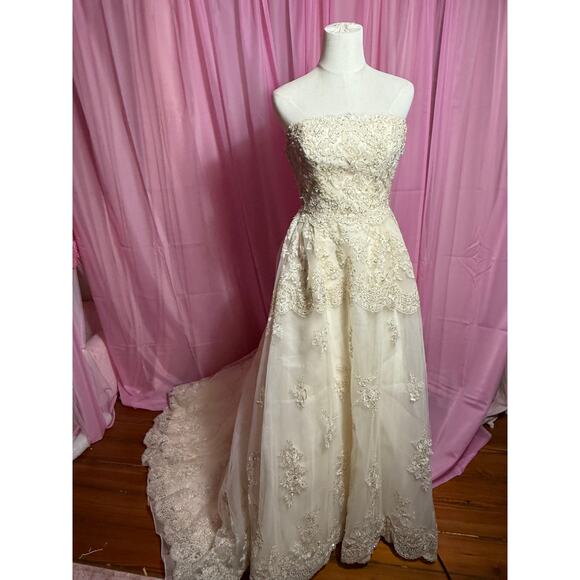 Maggie Sottero Dresses & Skirts - Stunning Maggie Sottero Haute Couture Lace Dress Size 4